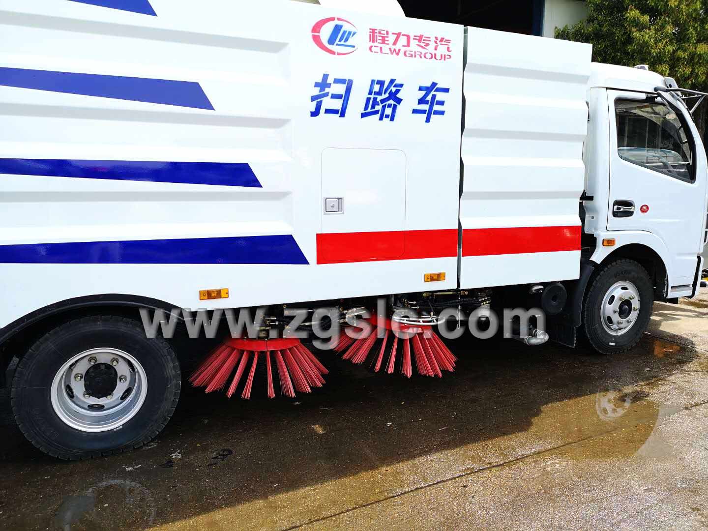 湖北程力東風(fēng)大多利卡掃路車帶雪鏟（國五）