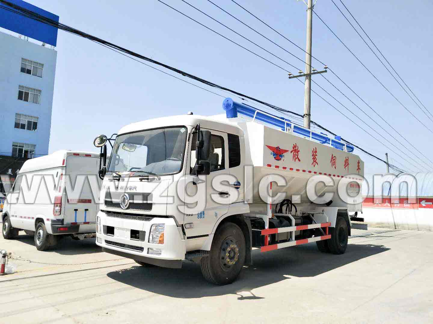 東風(fēng)天錦散裝飼料車（國五）