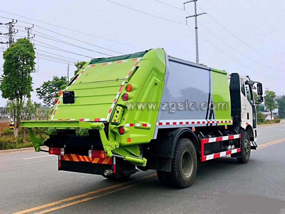 程力集團國六解放壓縮垃圾車右后方