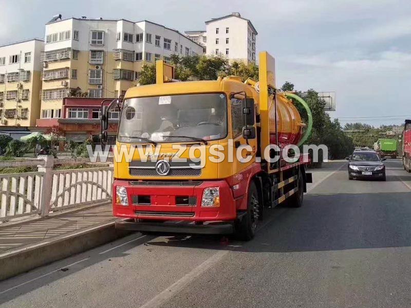 程力集團(tuán)東風(fēng)天錦新一代羅茨吸污機(jī)組試車